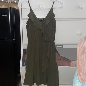 Super cute olive green express dress !